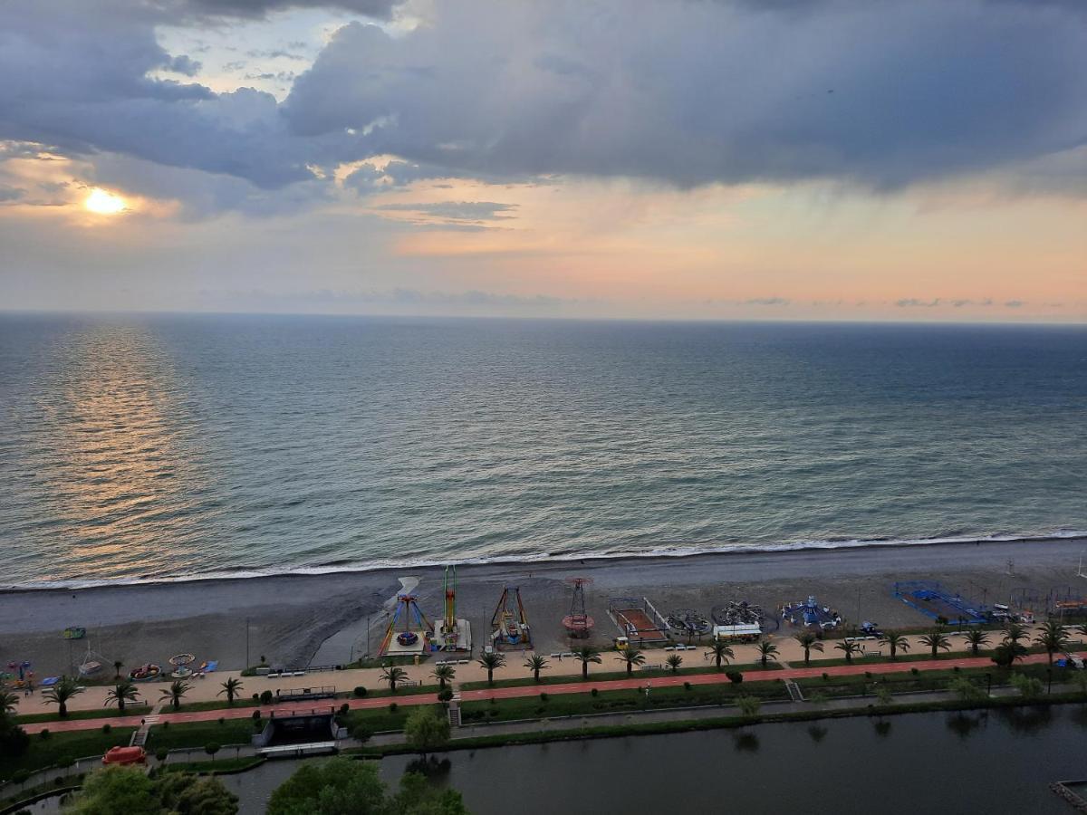 The Best Beach Aparthotel Orbi City Batumi Exteriör bild